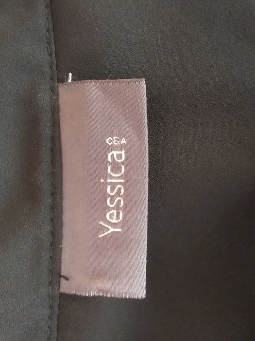 (NOVA, PORTES GRÁTIS) Blusa Preta de Mulher c/ Bordados (Tam. 44)