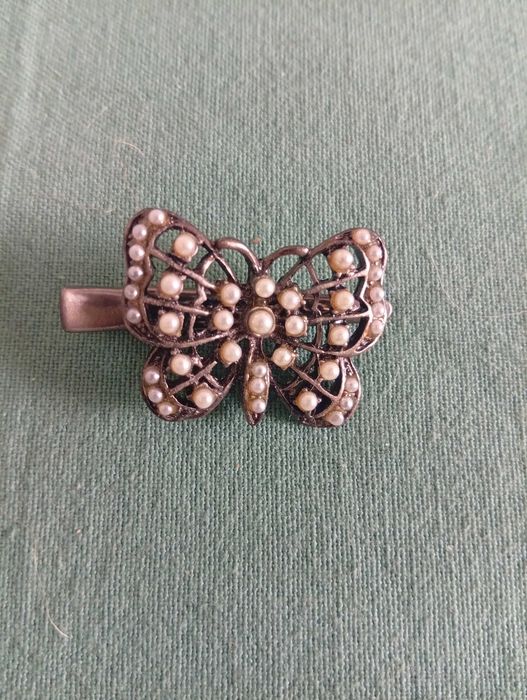 Acessório decorativo, de lapela ou de cabelo, em forma de borboleta