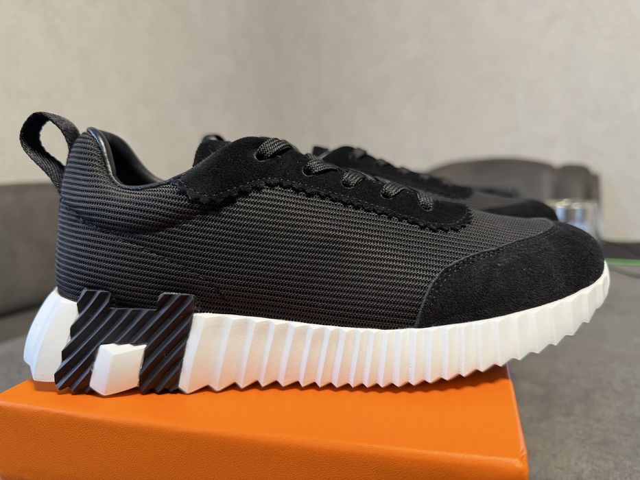 Продам кроссовки Hermes