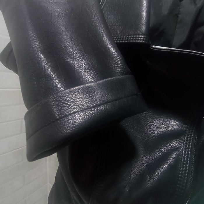 Шкіряна куртка для дівчини