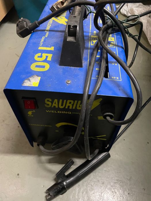Vendo máquina de soldar Sauri de 150A em muito bom estado!