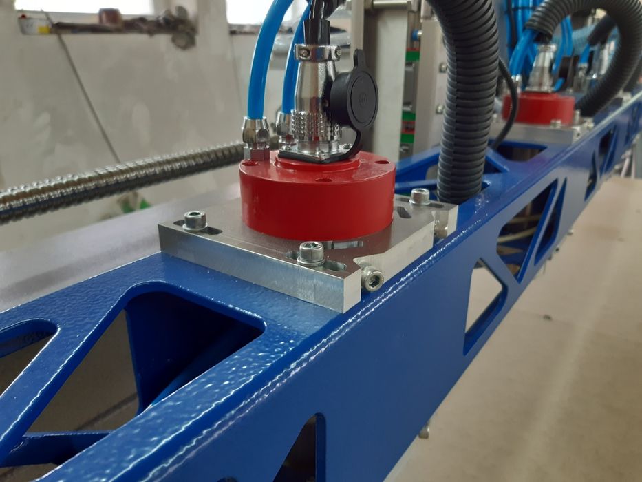 Мини завод. Станок с ЧПУ 7-ми шпинельнй.