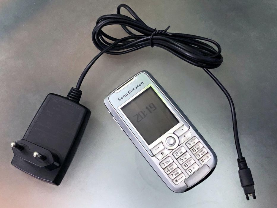 2004 року Sony Ericsson K700i в колекцію (ретро кнопочний ностальгія)
