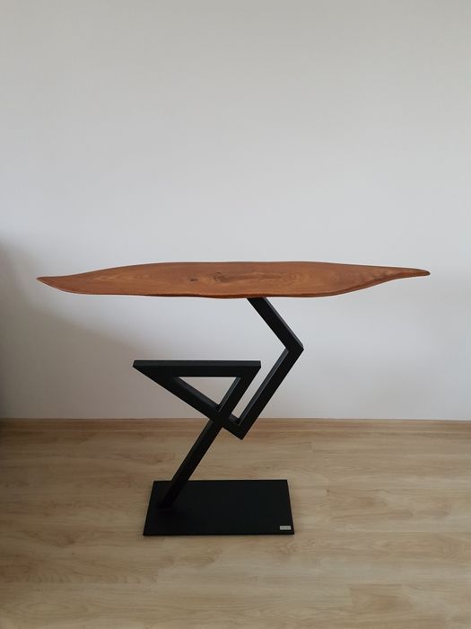 Konsola loft z drewna i stali
