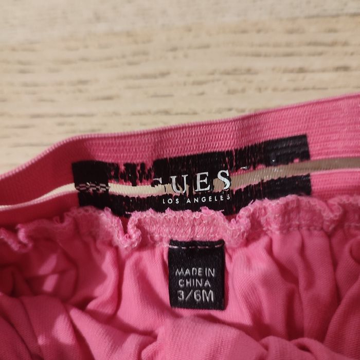 Plisowana spódniczka Guess z napisem 62-68 cm