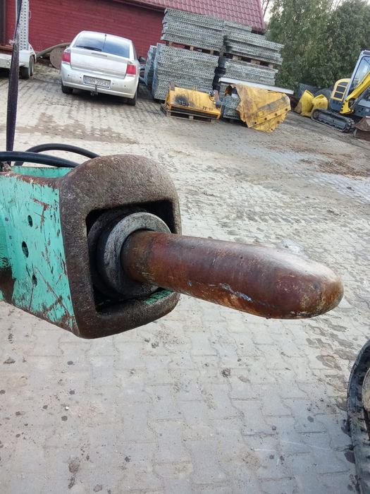 Młot hydrauliczny montabert 900