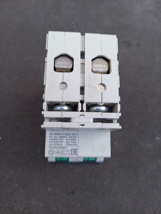 Disjuntor duplo    .