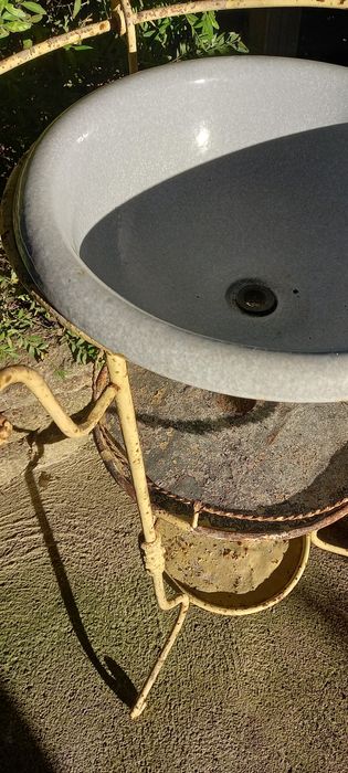 Lavatório antigo em ferro