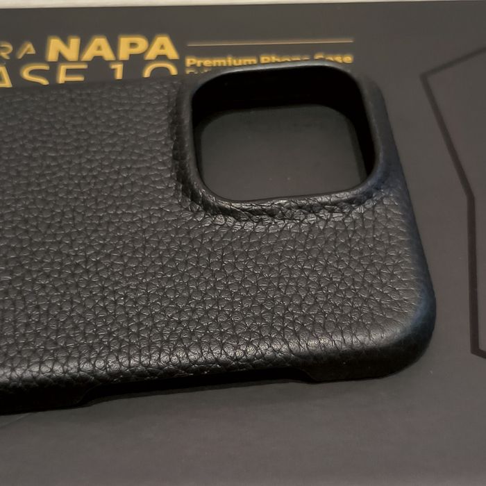 Чехол iLera NAPA Leather Case 1.0 для iPhone 15 Pro Max Black Magsafe