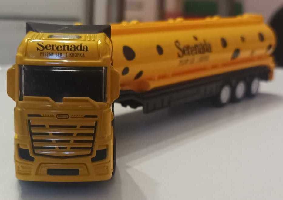 Zabawka ciężarówka z naczepą 1:87
