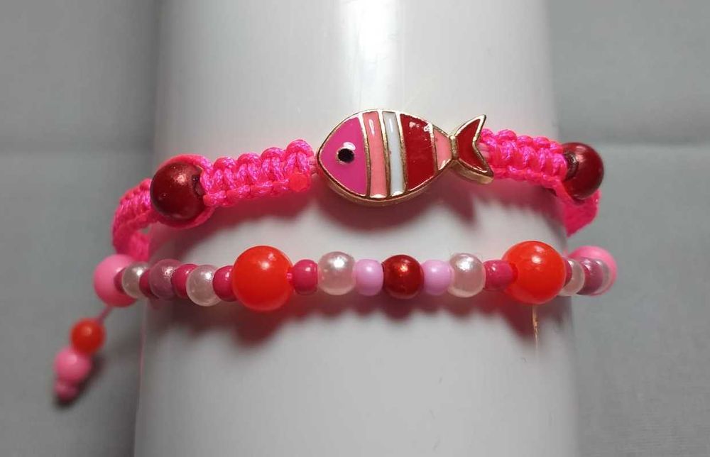 4 Pulseiras duplas em Macramê em cores Neon com Peixinho e contas diversas