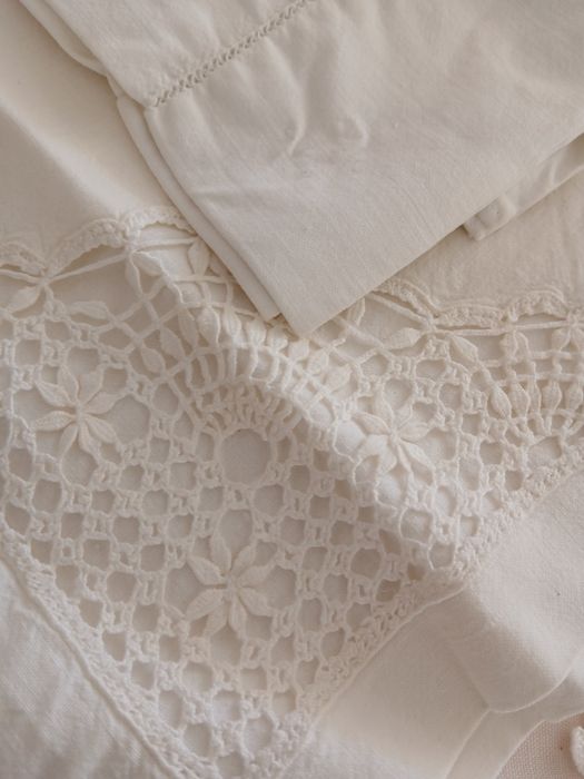 Peças de Renda e Pano Antigo