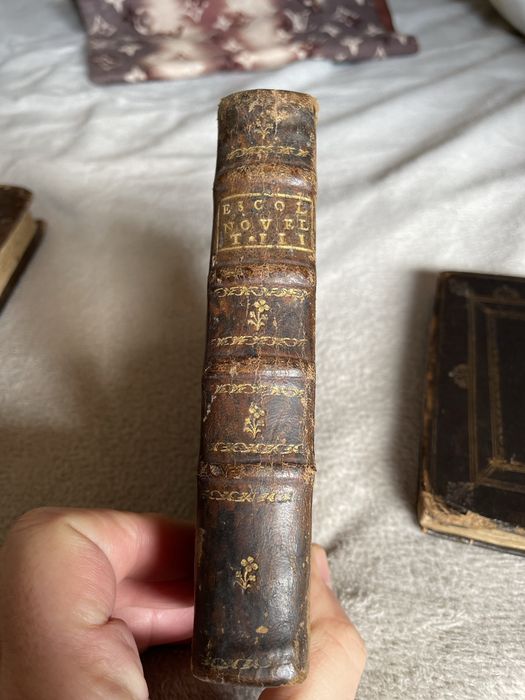 3 livros muito antigos