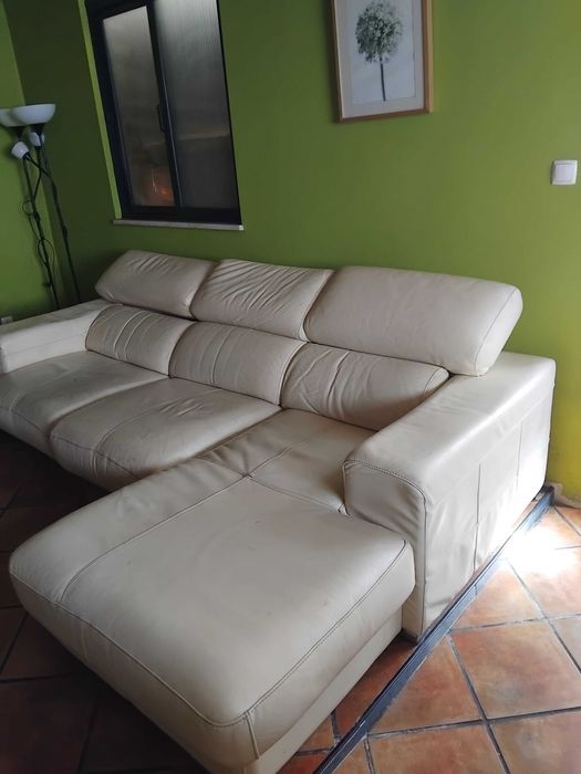 Sofá chaise longue em cabedal