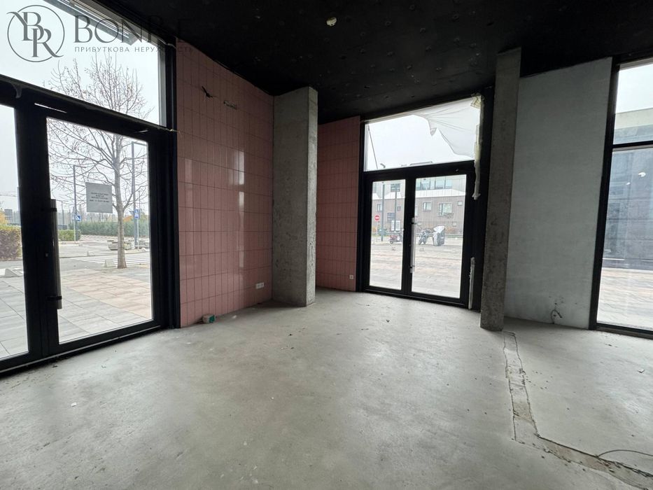 Оренда, Торгове, Фасад, вул. Салютна, 35м2