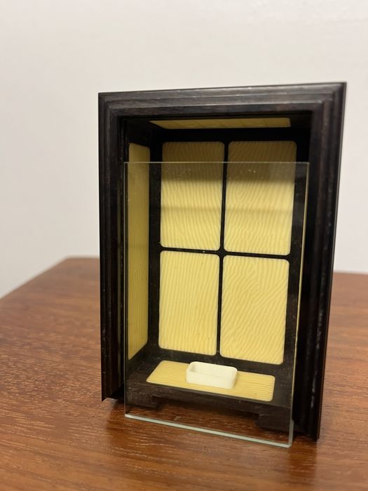 Gaiola de Grilo em Caixa com Segredo