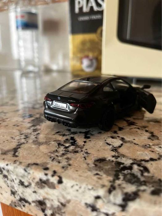 Miniatura BMW M4 CSL