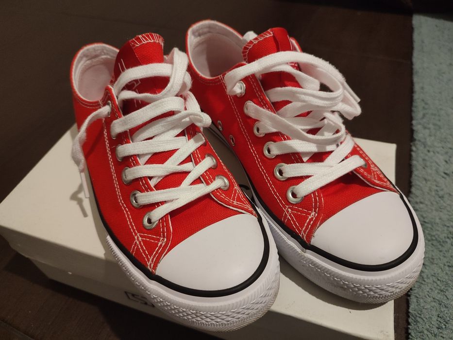 Ténis vermelhos - tamanho 39