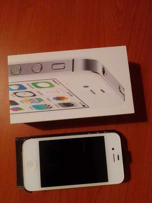 Immaculate and Unlocked iPhone 4S64298138255106121