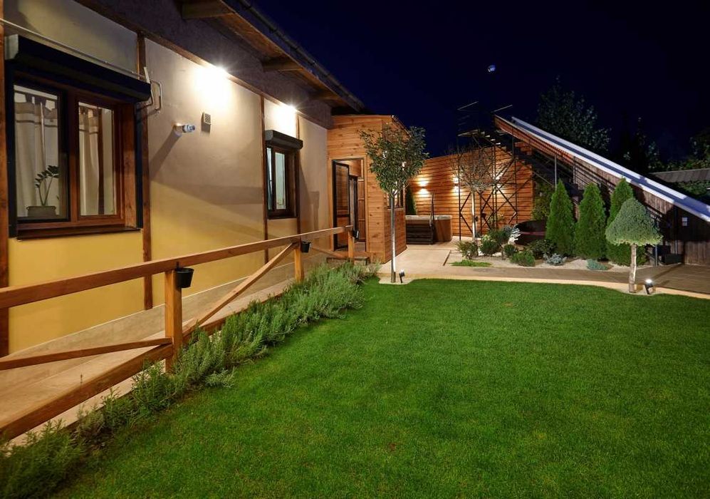 Дом 300 кв. Открытый бассейн с подогревом, сауна, джакузи, бильярд.