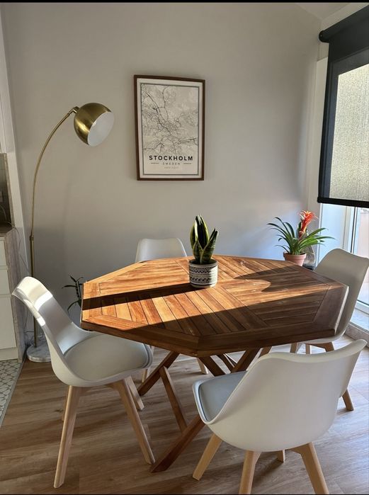Conjunto mesa e cadeiras