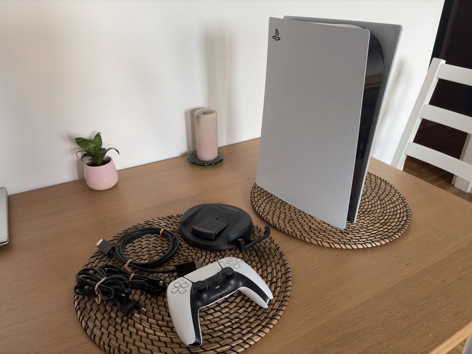 PS5 - konsola PlayStation 5 z padem