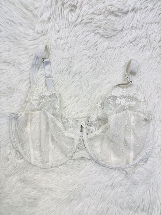 Biustonosz miękki fiszbiny 85DD biały