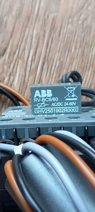 Contactor ABB 300V 12A com Bobine