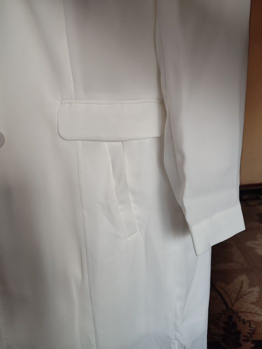 Жіноча біла накідка