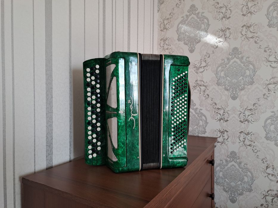 Продам баян ера 74 новий