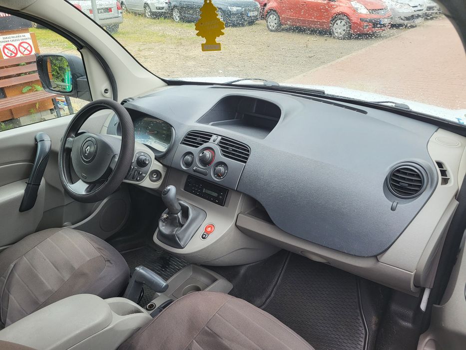 Renault Kangoo / 1,5 diesel / klima / rozsuwane drzwi / zarejestrowane /