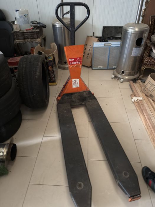 Porta-paletes manual Dinaksa – 2000 kg de capacidade