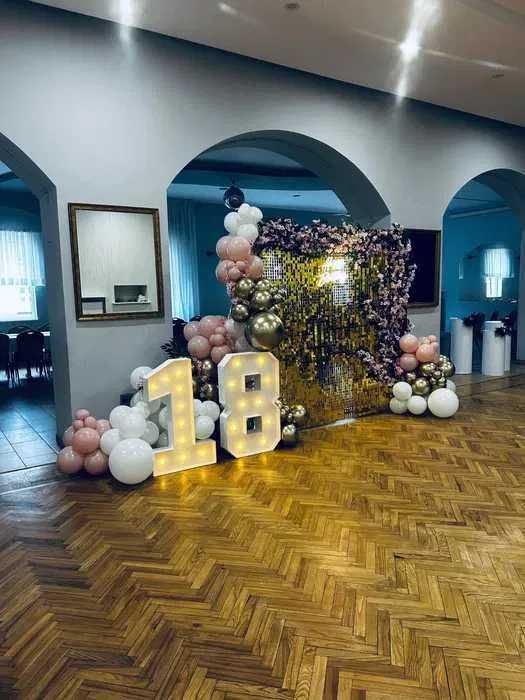 Balonowa oprawa imprezy – girlandy, ścianki, dekoracje tematyczne