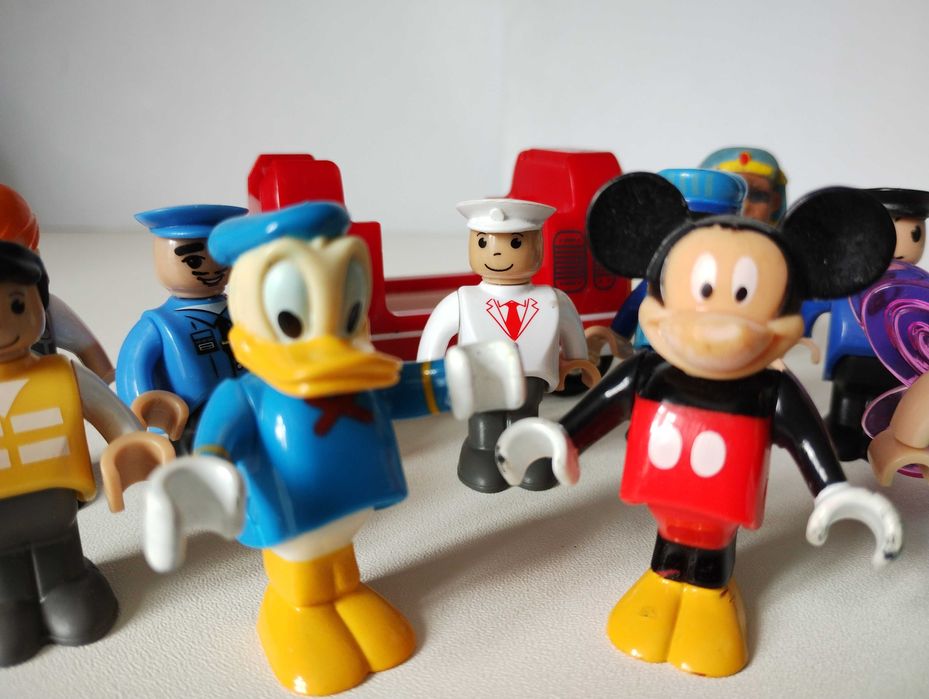 10 Figurek Brio Kaczor Donald Myszka Mickey i wagonik