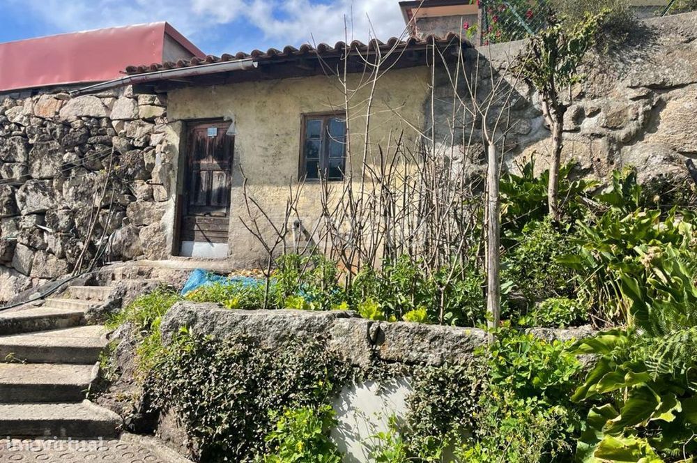 Moradia em ruinas T5 em terreno de 269 m2, em Britelo, Ponte da Barca — Entre Ambos-Os-Rios, Ermida E Germil, Viana do Castelo