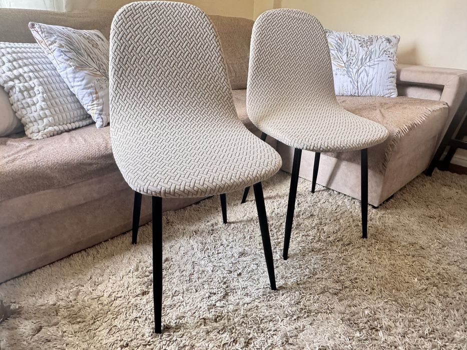 Conjunto de Mesa de Jantar + 2 Cadeiras cinzentas + Capas Extras na cor bege – Excelente Estado