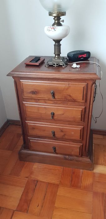 Mobília de quarto em madeira