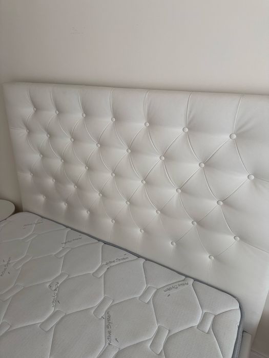 Cama de casal - cor branca