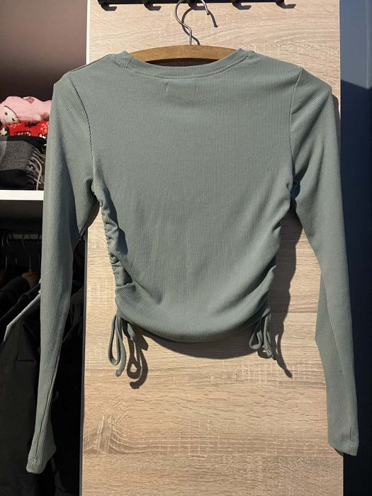Zielony crop top na dlugi rękaw