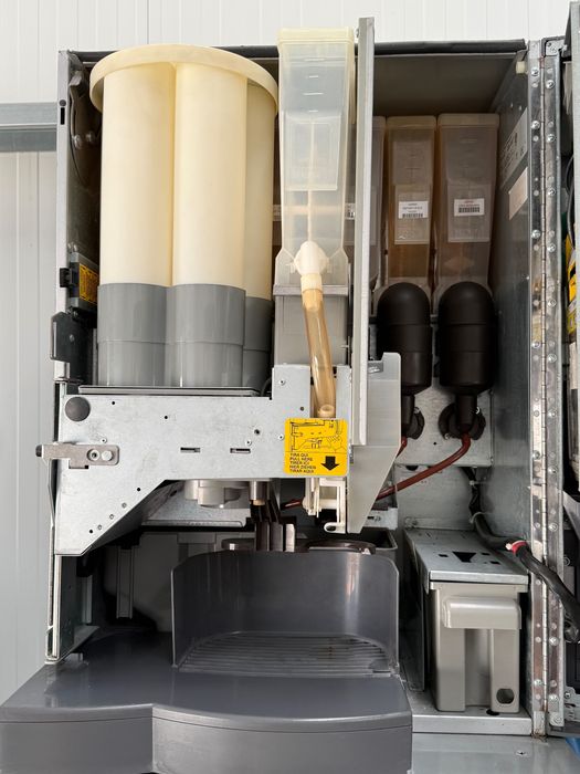 Máquina Combinada - NECTA BRIO 3 + SNACKS & BEBIDAS