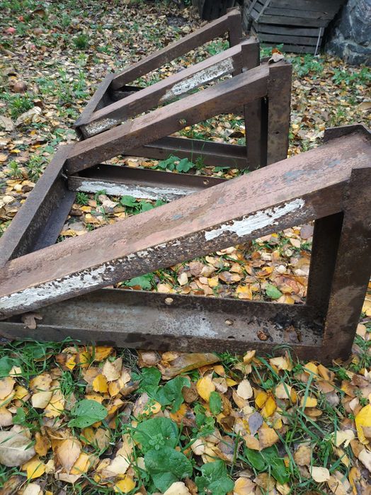 металлические подставки(козлы) 1800 шт.