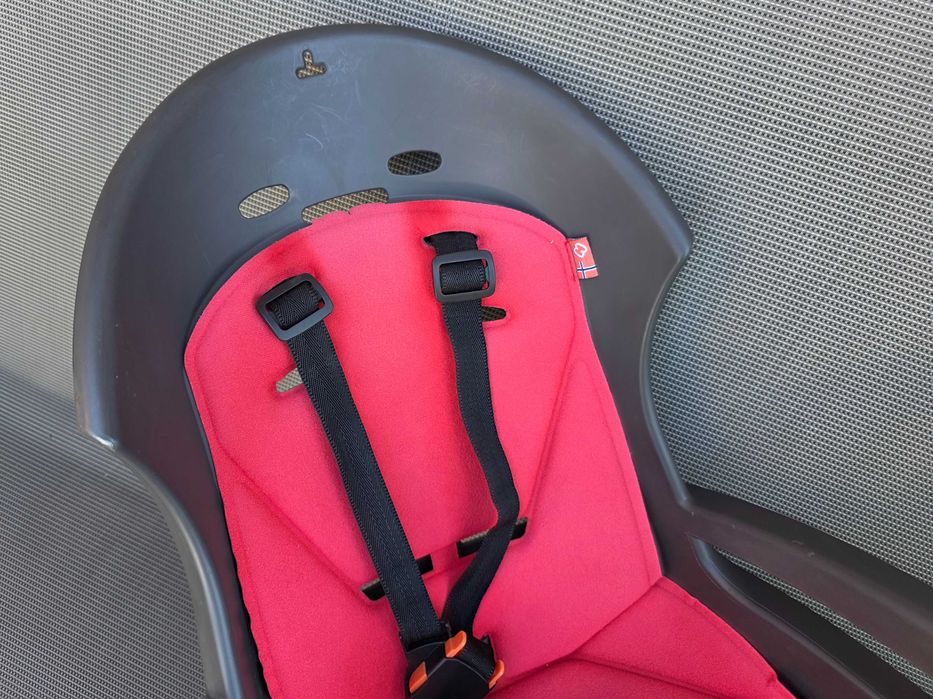 Fotelik rowerowy tylny Hamax Siesta uchylany na ramę pod siodełko