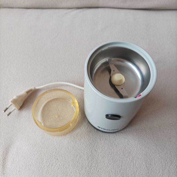 Udarowy młynek do kawy Straume z czasów PRL