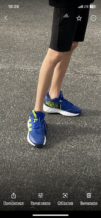 Фирменные кроссовки Adidas