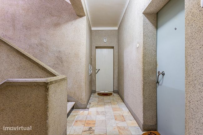 Apresento apartamento T3 com 2 varandas, localizado em Azambuja