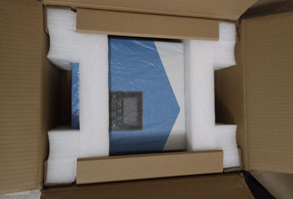 Гібридний сонячний інвертор EASUN 3000BA/2400W 24В Чиста синусоїда