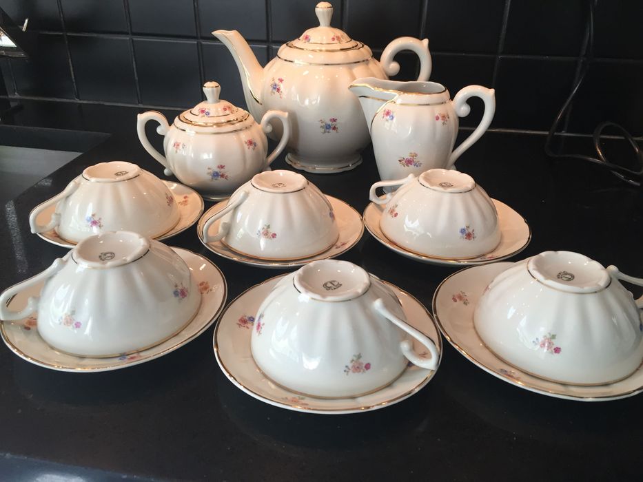 Serviço de chá Porcelana - C.F. Viana (nunca usado)