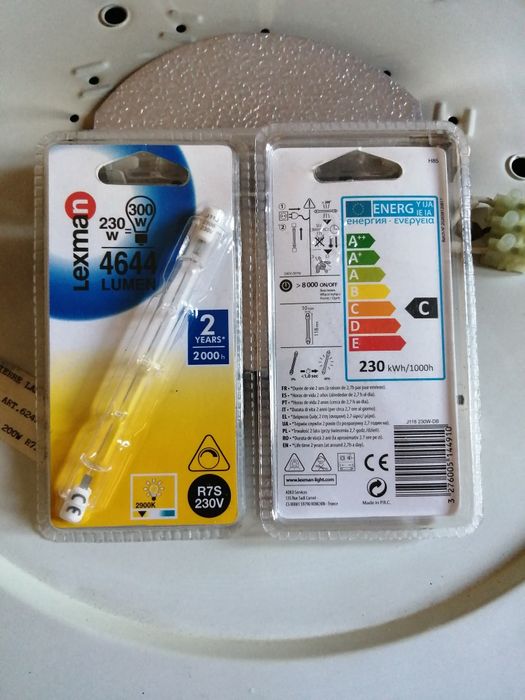 Candeeiro de tecto em vidro e metal de halogenio