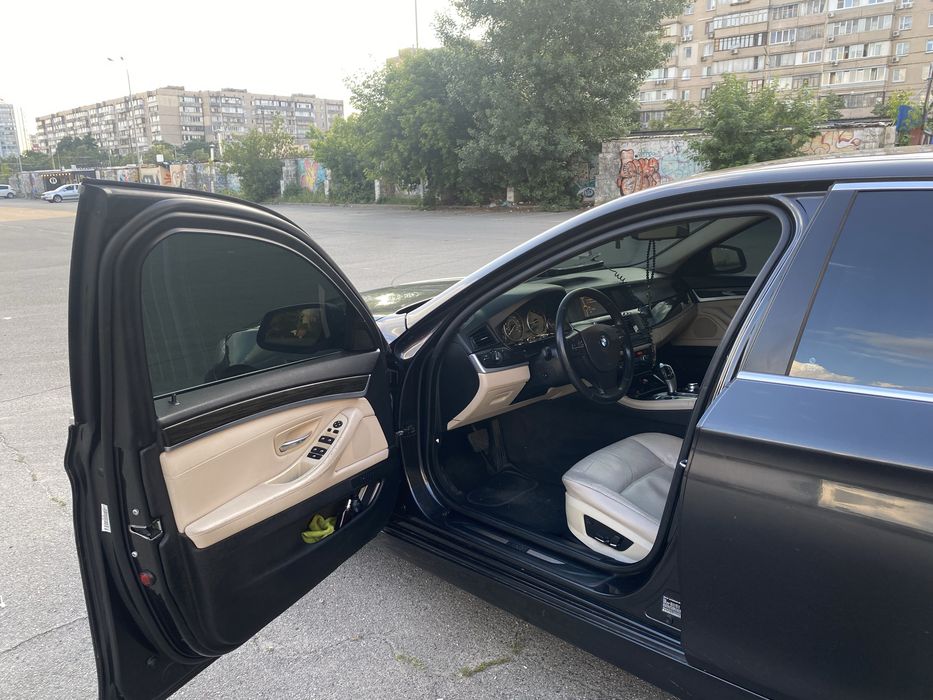 BMW 528 в кузові f10 ЦІЛА НЕ БИТА