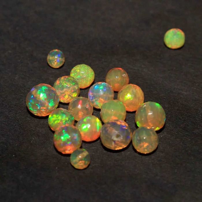 Эфиопский опал  4, 5 мм, ограненные опаловые шарики, бусины